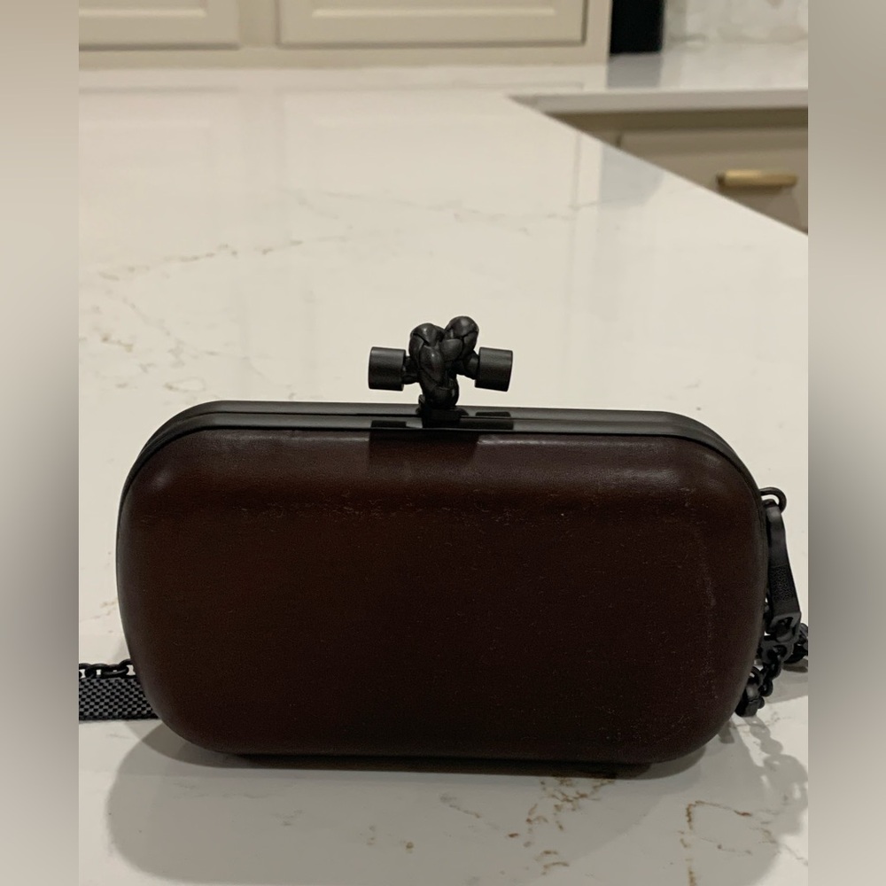 Bottega Veneta Leather Circle Mirror Knot Clutch Crossbody Bag - Picture 5 of 16